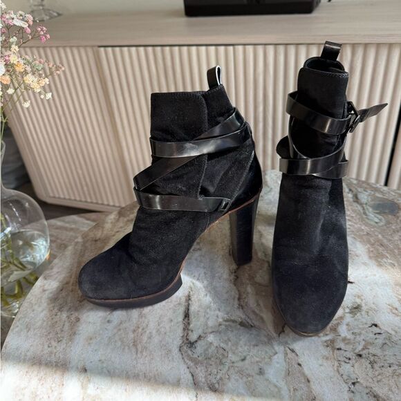 Tod’s black suede leathered wrap around strap chunky heel ankle boots size 7 - Picture 3 of 9